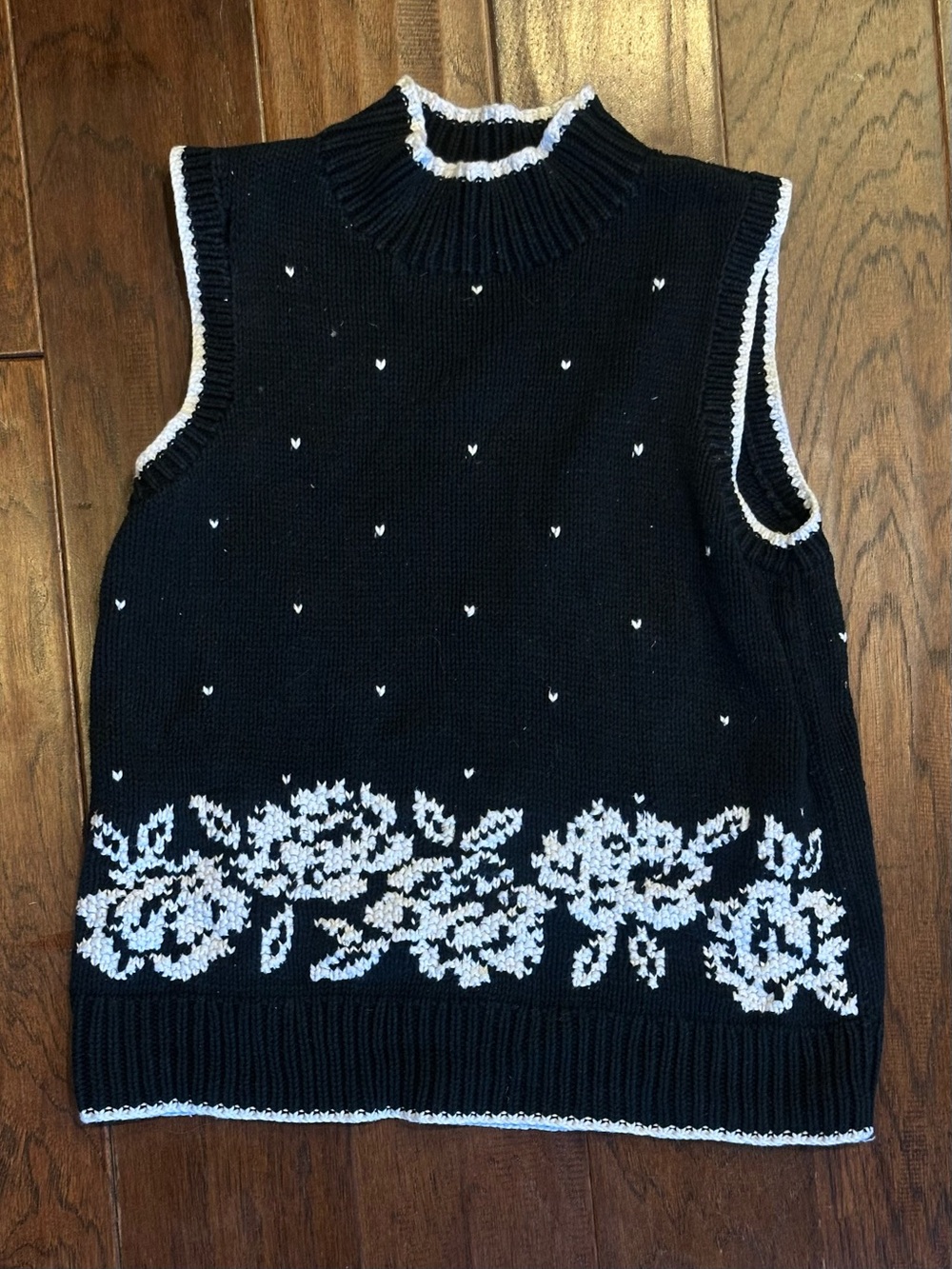Liz Claiborne Sleeveless Sweater Vest Top